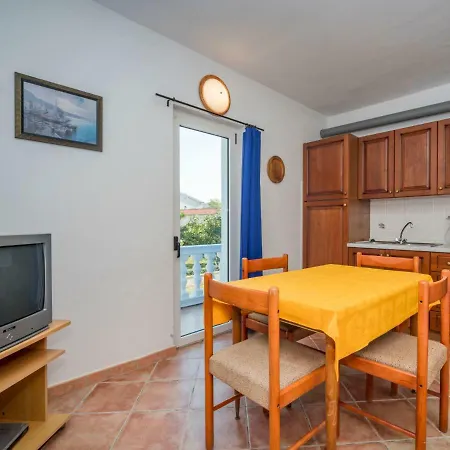 Hilde Blue-8 By Interhome